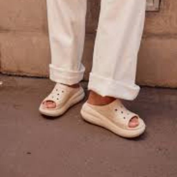 CROCS Shoes - NWT CROCS Classic Crush Slide Sandals Size W9/M7